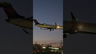 Delta Airliner On Approach To LaGuardia Airport In Elmhurst Queens New York City [upl. by Sprung]