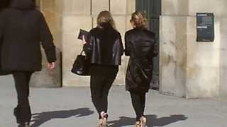 Mary Kate Ashley OLSEN Twins à Paris Fashion Week 2014 show Vuitton 5 March Mars [upl. by Lehrer]