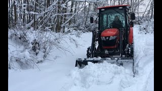 Winterdienst mit Bruno  Branson Traktor 5025C [upl. by Clovis]