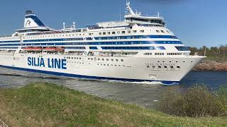 Silja Serenade passing through the Suomenlinna narrows [upl. by Helge331]