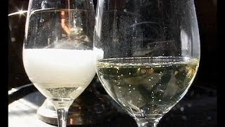 Il Prosecco batte lo champagne vende più bottiglie [upl. by Anilemrac127]