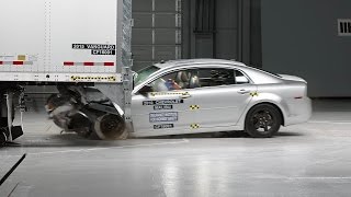 Vanguard semitrailer underride guard test  IIHS TOUGHGUARD winner [upl. by Suivart]