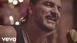 Ricardo Arjona  Ella A Solas Con el Circo Soledad [upl. by Sidky]