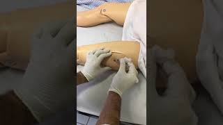 Administração Intramuscular na Região Anterolateral da Coxa [upl. by Bohon45]