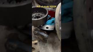 Jlg skytrak 10054 wet brake serviceaxle removal jlg skytrak mechanic subscribe foryou fyp [upl. by Elay]