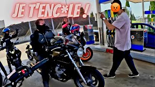 😡IL CHERCHE LA BAGARRE CONTRE DES MOTARDS 🥊ça failli très mal tourner [upl. by Godding]