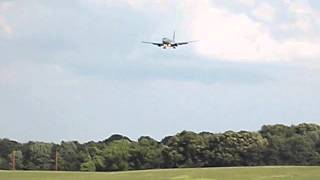 American airlines 737800 landing at BWI on 33L [upl. by Hawkie952]