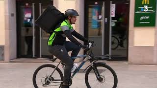 Uber Eats Deliveroo  à Dijon la livraison à vélo de repas est en plein boom [upl. by Haerr]