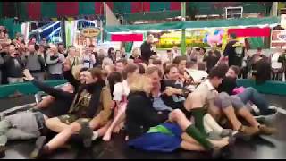 Münchner Oktoberfest 2017 Teufelsrad Pärchenfahrt Traditionelles Fahrgeschäft auf der Wiesn [upl. by Damicke]