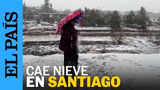 CHILE  Nevadas y bajas temperaturas en la la Región Metropolitana de Santiago  EL PAÍS [upl. by Remat26]