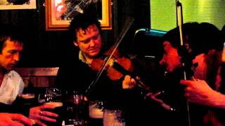 Travel Bare Feet™  Trad session featuring Eoin Dillon from Kila at Devitts Pub in Dublin Ireland [upl. by Lanor]