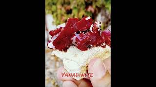 spesimen VANADINITE short gemsiclopedia gemstone [upl. by Clarkson55]