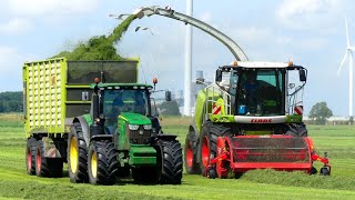 Vol gas in het gras Loonbedrijf Entjes BV bij Melkveebedrijf Straathof Wagenborgen [upl. by Atoiganap]