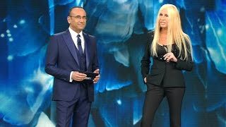 SANREMO 2016 VIRGINIA RAFFAELE E DONATELLA VERSACE NELLA TERZA SERATA [upl. by Aihsak]