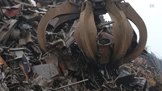 Autos recycleren in de shredder van de Belgian Scrap Terminal [upl. by Adnowal628]