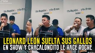 LEONARD LEÓN SUELTA GALLOS EN CONCIERTO PRIVADO Y quotCHACALONCITOquot LE HACE TREMENDO ROCHE AL AYUDARLO [upl. by Peder]