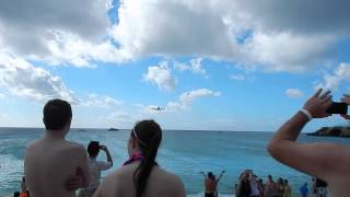 Plane flying into St Maarten Airport [upl. by Lowrance]