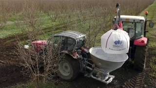 Nocciolo  Distribuzione Calce Dolomitica  Massey Ferguson 3660 F  Gamberini Magnum 750 [upl. by Autry]