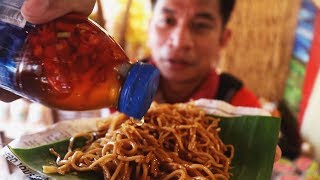 HOW to EAT PANCIT LUCBAN  HABHAB STREETSTYLE at Niyogyugan Festival [upl. by Hanala]