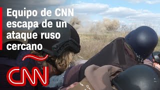 Equipo de CNN en Ucrania escapa de un ataque ruso de artillería cercano [upl. by Birk]