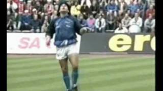 Maradona calentamiento Lección de fútbol y baile  Opus  Live is Life [upl. by Oirasec]