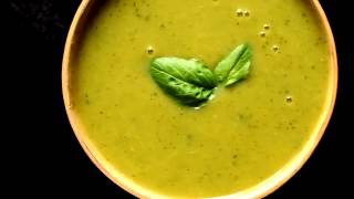 Soupe aux poivrons courgettes et basilic [upl. by Sitarski11]