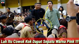 Wapres Gibran Tak Malu Bantu Cek Sepatu Bantuan Pelajar Salfok Cowok Dapat Warna Pink Minta Tukar [upl. by Marney]