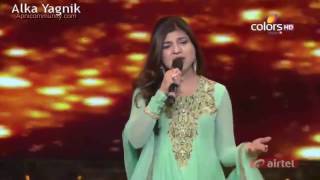 Alka Yagnik Sings Live Tribute to SRK at Mirchi Music Award 2014 [upl. by Keavy419]