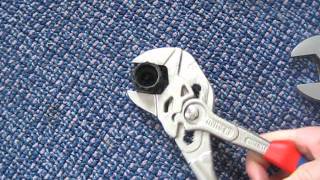 Knipex 86 05 25 Pliers Wrench Zangenschlüssel Review [upl. by Lavotsirc121]