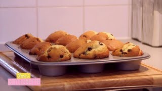 Les Muffins aux Pepites de Chocolat  Claras Kitchenette  Episode 10 [upl. by Anahgem]