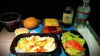 Comida y servicio a bordo de American Airlines y US Airways [upl. by Ivers]