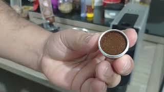 Como Usar a Cápsula Reutilizável Grain Black na cafeteira Nespresso Essenza Mini C30 [upl. by Naleag]