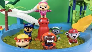 Paw patrol juguetes españolpatrulla canina fiesta parque acuatico y piscina de guarderia infantil [upl. by Covell]