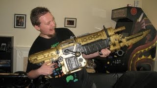 Gears of War 3 Pendulum Wars Retro Lancer Gold Replica Unboxing PLEng Subs [upl. by Leckie]