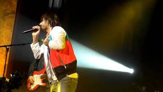 Melendi  quotComo Una Velaquot Concierto Basico 40 [upl. by Alomeda]