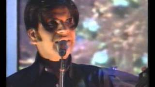 Cornershop with Brimful of Asha on TOTP in 1998 [upl. by Budge]