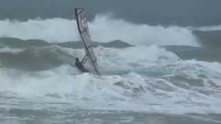 Windsurf con viento de Levante en playa de Los Arenales del Sol Elche  Parres WaterSports [upl. by Lakin]