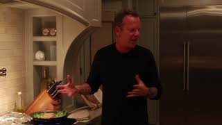 Kiefer Sutherland shows how to cook the perfect steak [upl. by Nodnalb]