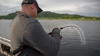 Vissen op Heilbot in Noorwegen  met kunstaas en aasvis op Heilbotten [upl. by Nacul729]