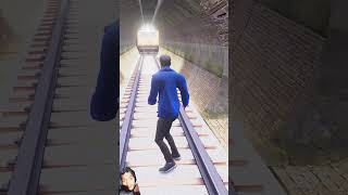 Agar aap tunnel mein Ho to train se kaise bacheshortvideo viralvideo [upl. by Adnohsad906]