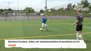 Fussballtraining Ballan und Mitnahme mit dem Rücken zum Tor  Ballkontrolle  Technik [upl. by Mirth]