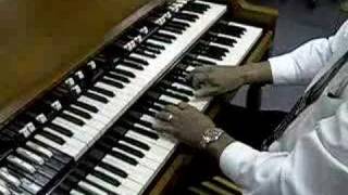 Hammond B3 Gospel Demo quotChicagoquot American Music World [upl. by Nemrak652]