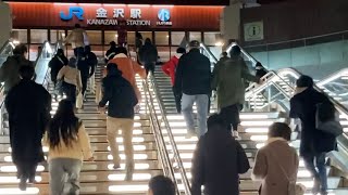 金沢駅、天井から漏水 避難者「帰れるか不安」 能登半島地震 [upl. by Oyam35]