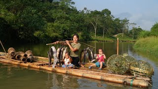 How to weave a bamboo basket to trap giant fish  bring it to the market to sell with your children [upl. by Nero228]