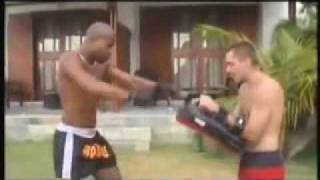 Rohff en mode Boxe Thaï [upl. by Araes]