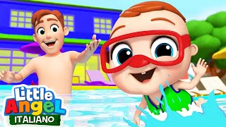 Gianni Impara a Nuotare 🏊‍♂️👨‍👧‍👦 Cartoni Animati con Gianni Piccino  Little Angel Italiano [upl. by Halli]