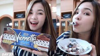 VLOG Nyobain Es Krim VIENNETTA yang VIRAL [upl. by Jaime]