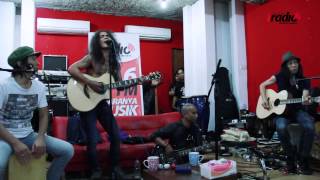 SLANK Live dari Studio quotParahquot Potlot  Virus UltahIRadio [upl. by Nillad817]