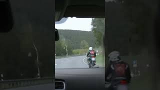 Motorradfahrer überholt zivilcops 💀 motorrad polizei poser polizeikontrolle honda harz cops [upl. by Natala931]