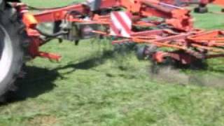 Rivning med Kuhn GA 8020 raking [upl. by Nonnarb]